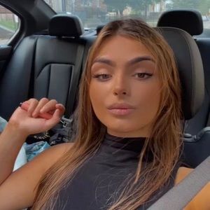 Meet your Posher, Gilian